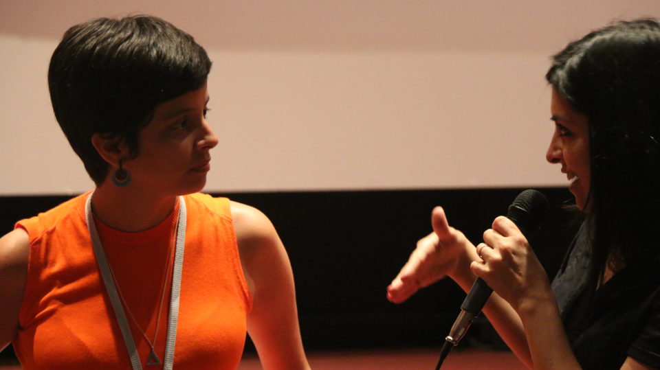 Tatiana Almeida, codirectora de MARTIRIO charlando con el público post estreno. El dosumental recibió una mención especial del SICA como Mejor realización técnica y temáticas sociales de película en competencia latinoamericana 